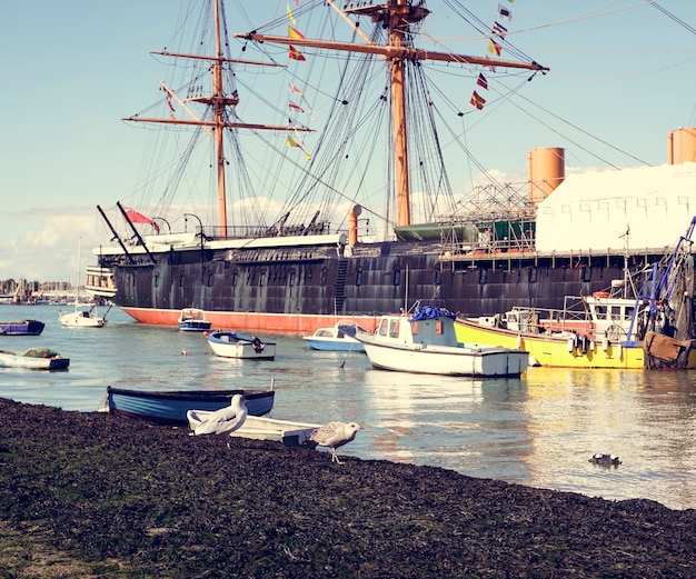 A Memorable Day at Portsmouth Historic Dockyard and Gunwharf Quays: Essential Tips for Enjoyment