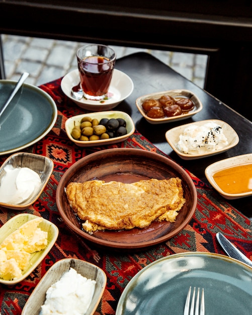 Savoring a Traditional Lebanese Breakfast: The Delight of Mankoushe